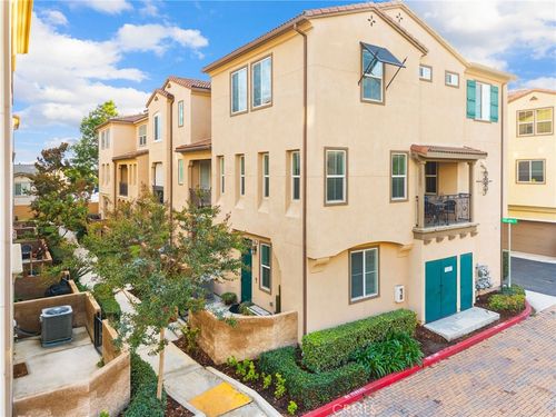 6383 Volans Ct, Eastvale, CA, 91752-7619 | Card Image