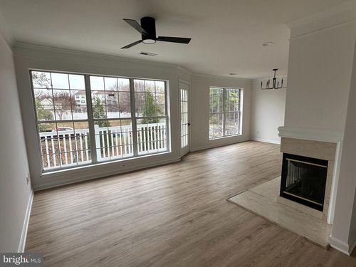 unit-300-46895 Eaton Ter, STERLING, VA, 20164-1809 | Card Image