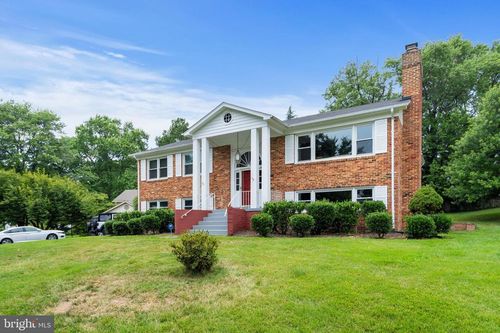 8020 Agin Ct, MCLEAN, VA, 22102-2704 | Card Image