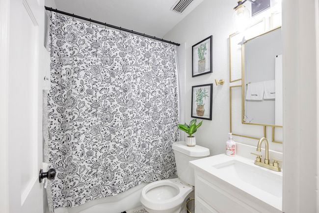 Full bath featuring visible vents, toilet, and vanity | Image 20