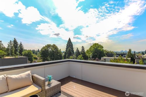 a-8811 Interlake Ave N, Seattle, WA, 98103-4029 | Card Image