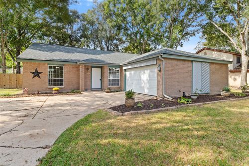 1207 Yorkshire Dr, Friendswood, TX, 77546-4742 | Card Image
