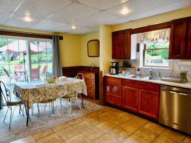 409 N Main St, Home with 5 bedrooms, 2 bathrooms and null parking in Winsted CT | Image 6