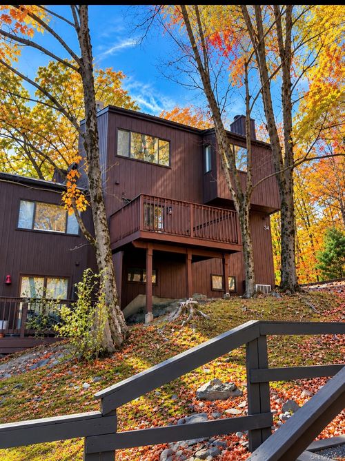 34 Redwood Dr, Highland Mills, NY, 10930-2813 | Card Image