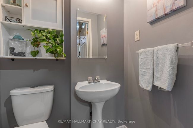 17 Michael Cres, House attached with 3 bedrooms, 2 bathrooms and 2 parking in Barrie ON | Image 20