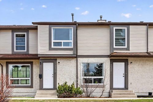 230 Deerpoint Lane Se, Calgary, AB, T2J6M7 | Card Image