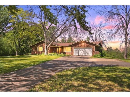 577 White Oak Dr, Hudson, WI, 54016-8226 | Card Image