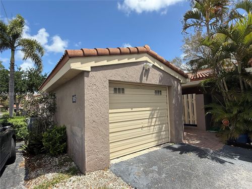101-103 Tweedbrook Ln, Hollywood, FL, 33021-2981 | Card Image