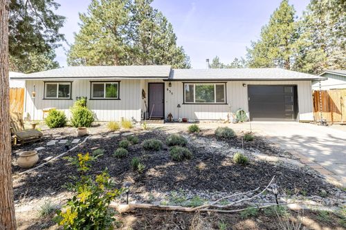 835 Se Polaris Ct, Bend, OR, 97702-1424 | Card Image