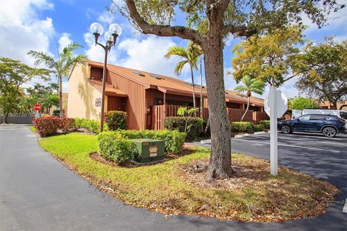 402 Se 14th St, Dania Beach, FL, 33004-4697 | Card Image