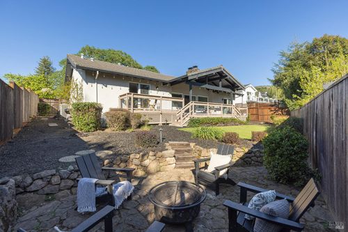 19 Inverness Dr, Napa, CA, 94558-1518 | Card Image