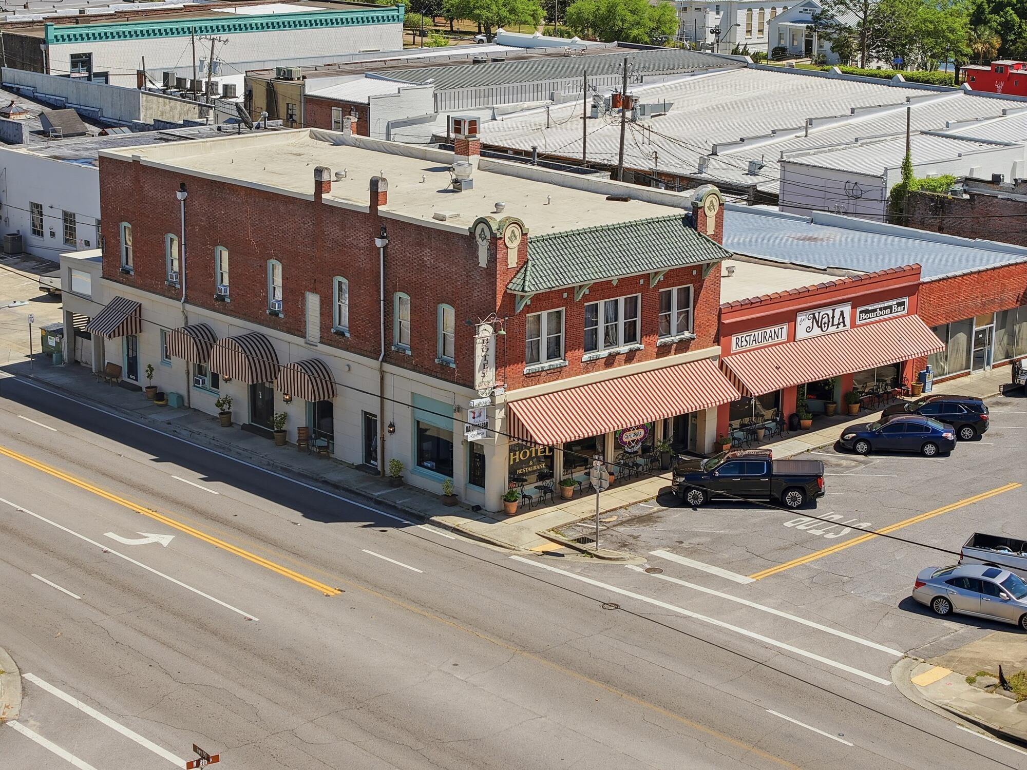 400 E Nelson Ave, Defuniak Springs, FL 32433