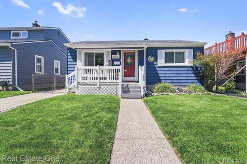 656 8th St, Wyandotte, MI, 48192-2637 | Card Image
