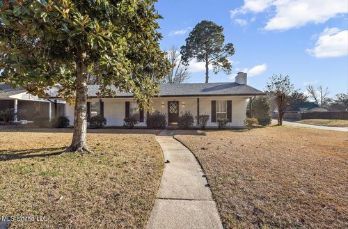215 Traceland Dr, Madison, MS, 39110-8932 | Card Image
