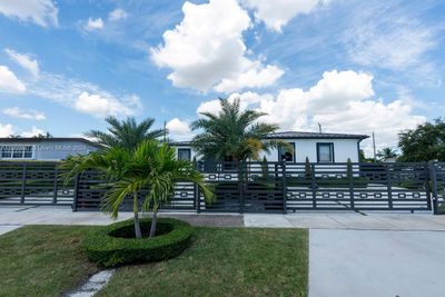 8431 Sw 32nd Ter, House other with 4 bedrooms, 4 bathrooms and null parking in Miami FL | Image 1