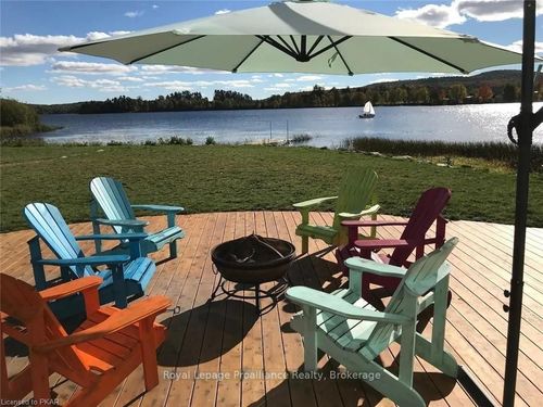 137 Lakeshore Dr, Barry's Bay, ON, K0J1B0 | Card Image