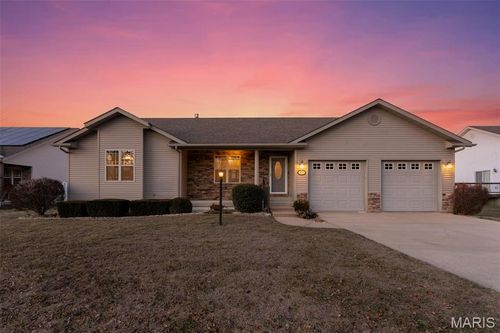 427 E Donnewald St, Worden, IL, 62097-1111 | Card Image