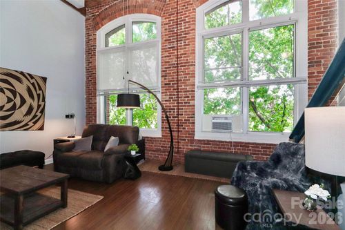 315-201 S Hoskins Rd, Charlotte, NC, 28208-1462 | Card Image