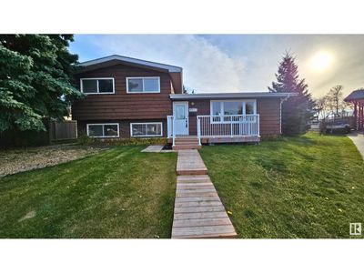 6507 45 A Ave, House other with 3 bedrooms, 2 bathrooms and null parking in Camrose AB | Image 1