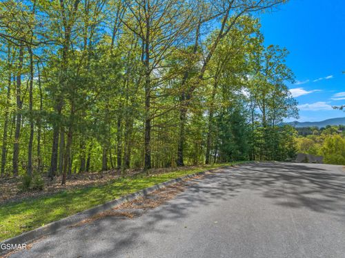 943 Waterstone Dr, Dandridge, TN, 37725-5183 | Card Image