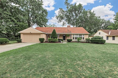 3142 Eastwick Dr, Cleveland Heights, OH, 44118-1223 | Card Image