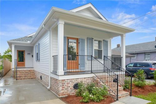 938 11th St, Gretna, LA, 70053-6310 | Card Image