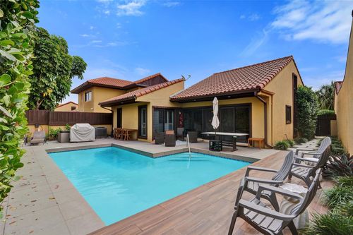 1017 Ne 202nd Ln, Miami, FL, 33179-2525 | Card Image