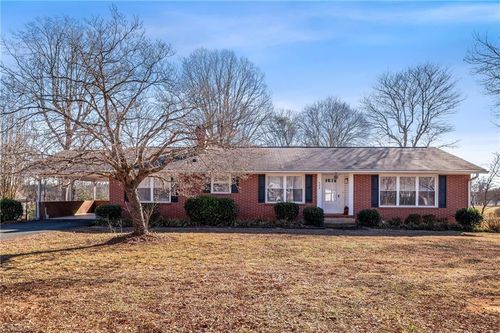 6356 Skylark Rd, Pfafftown, NC, 27040-7417 | Card Image