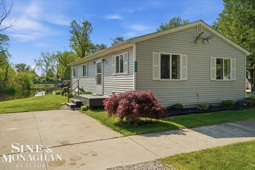 2122 Michigan St, Algonac, MI, 48001-1195 | Card Image