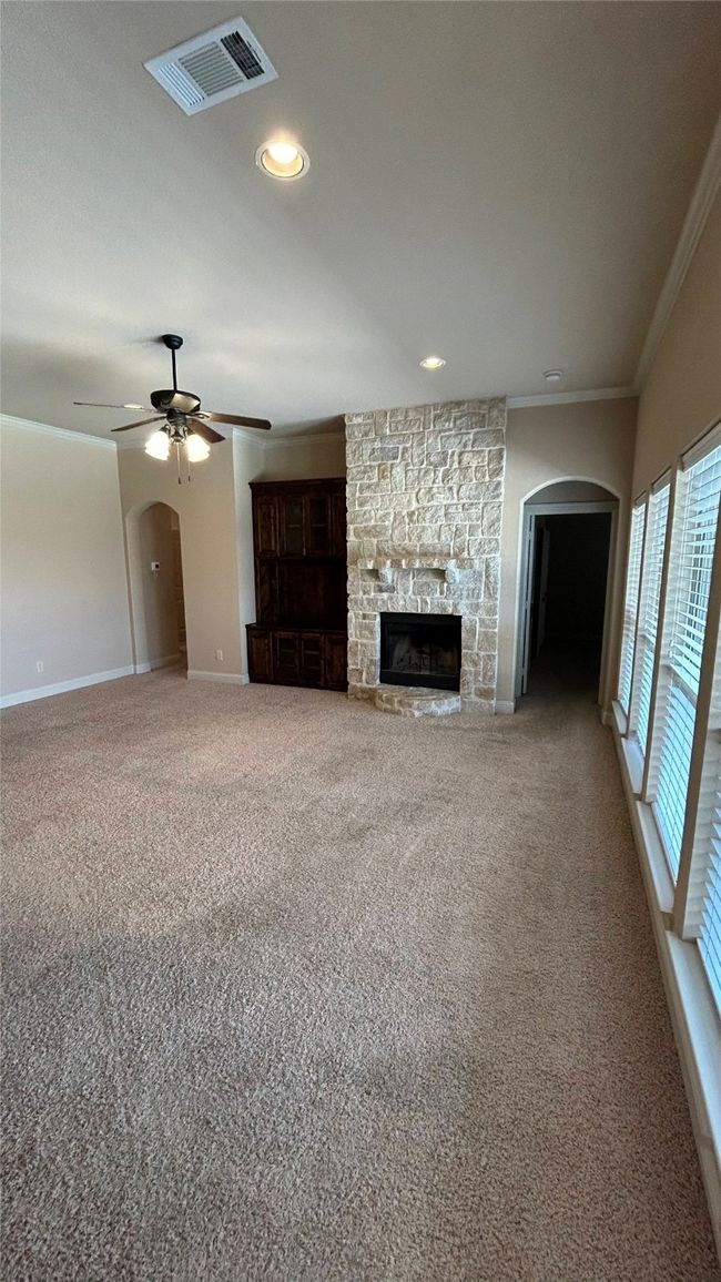433 Chisholm Trl, House other with 4 bedrooms, 2 bathrooms and null parking in Justin TX | Image 5