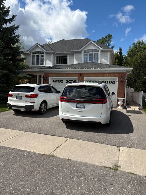 990 Glenbourne Dr, Oshawa, ON, L1K2P9 | Card Image