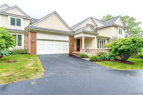 1050 Oakwood Dr, Bloomfield Hills, MI, 48304-1120 | Card Image