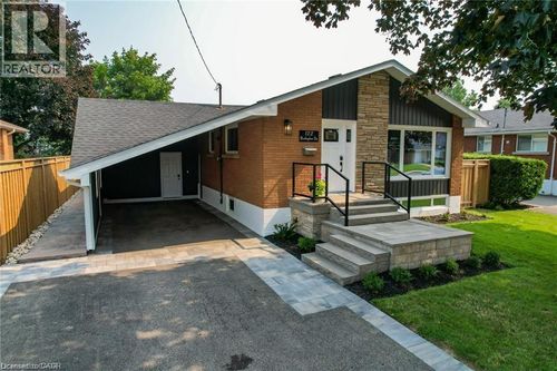 122 Buckingham Dr, Hamilton, ON, L9C2G7 | Card Image