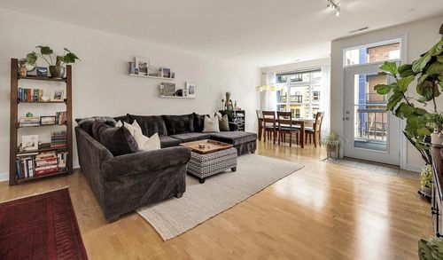 400-1915 N Water Street, Milwaukee, WI, 53202 | Card Image