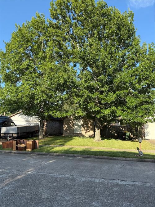 1127 W Brompton Dr, Pearland, TX, 77584-2203 | Card Image