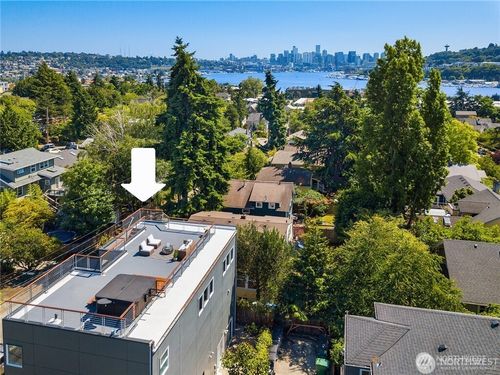 3635 Carr Pl N, Seattle, WA, 98103-8122 | Card Image