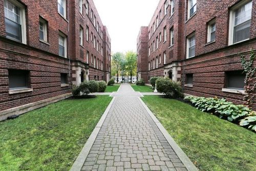 3w-3265 W Wrightwood Ave, Chicago, IL, 60647-1621 | Card Image