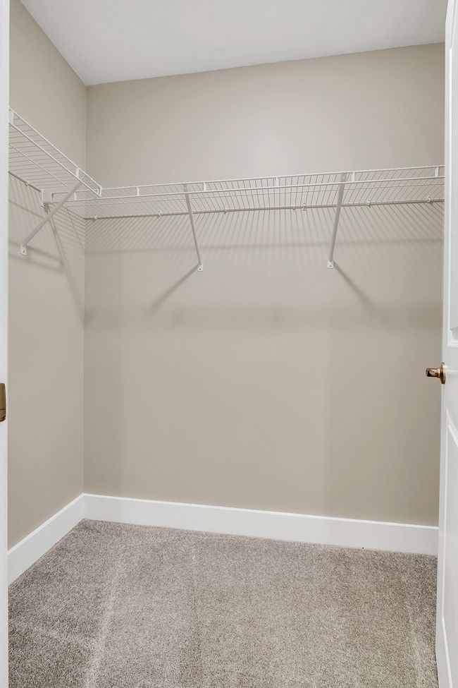 Great walk-in closet | Image 26