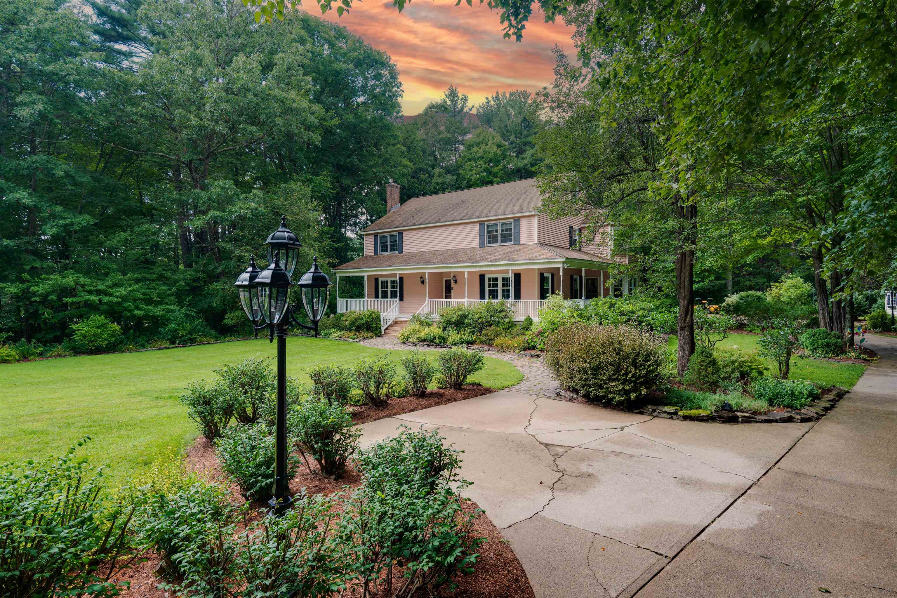 Mckinney Dr, Hudson, NH 03051