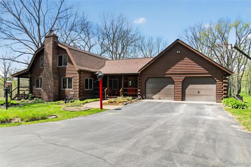 2997 Brighton Rd, Howell, MI, 48843-9425 | Card Image