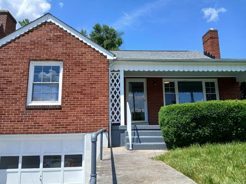 214 E Madison St, Covington, VA, 24426 | Card Image
