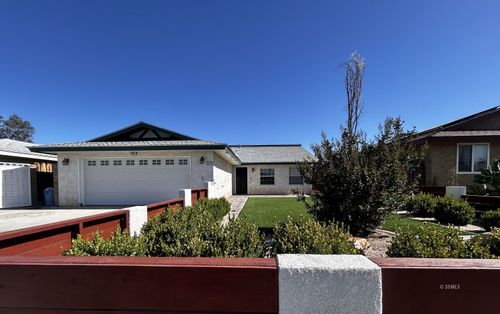 609 Weiman Ave, Ridgecrest, CA, 93555-3113 | Card Image