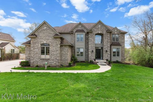 9025 Huron Bluffs Dr, White Lake, MI, 48386-4607 | Card Image