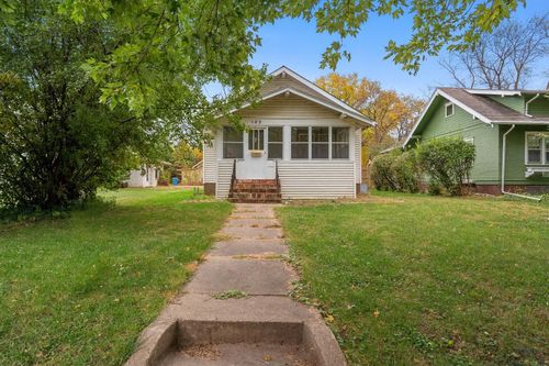 103 N Pine St, Vermillion, SD, 57069-2807 | Card Image