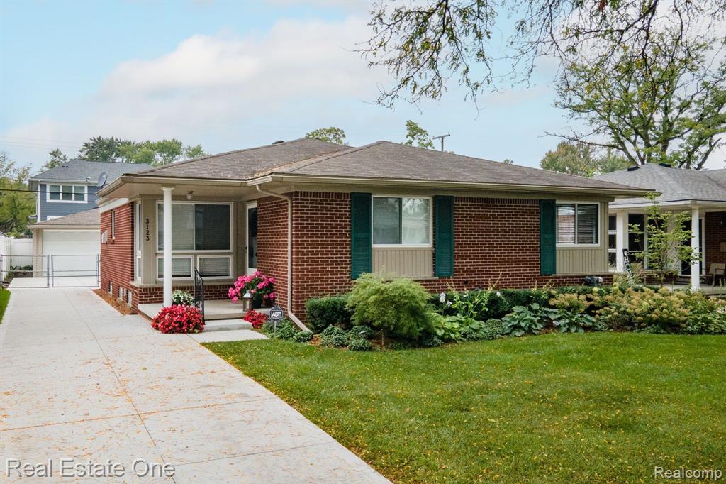 Clawson Ave, Royal Oak, MI 48073