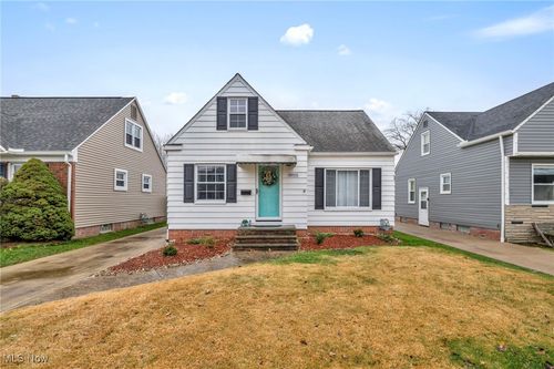 8005 Thornton Dr, Parma, OH, 44129-3915 | Card Image