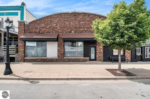 352 S Cedar St, Kalkaska, MI, 49646-5117 | Card Image