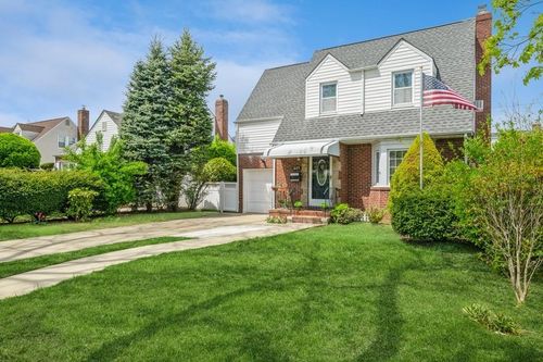 1645 Hillside Ct, New Hyde Park, NY, 11040-2609 | Card Image