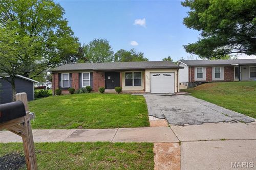 6349 Honey Bee Ct, Florissant, MO, 63033-7923 | Card Image