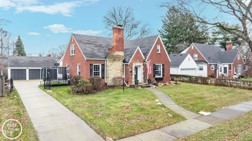 644 Hawthorne Rd, Grosse Pointe Woods, MI, 48236-1400 | Card Image